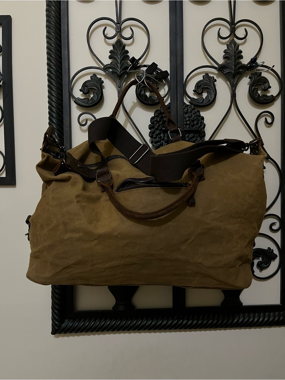 NEWHEY 55L
Travel Duffel Bag
Waterproof Waxed Canvas & Leather Weekender Bag - Picture 7 of 10